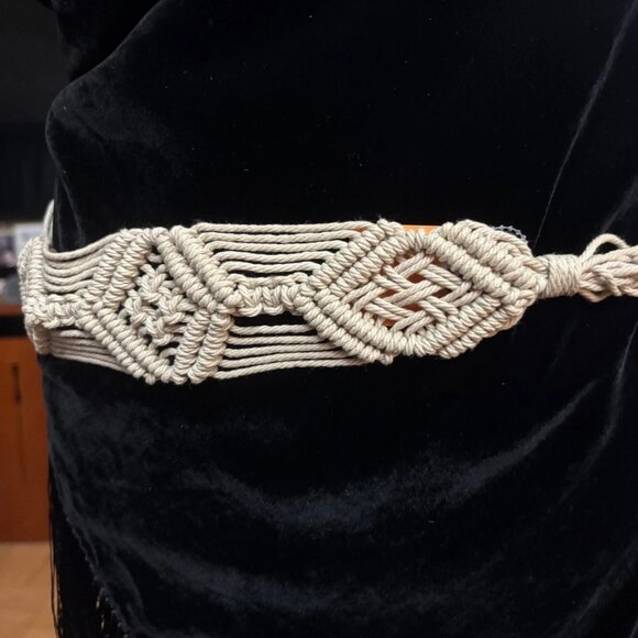 Ralph Lauren Macramé Handmade Belt White 29"L with 22" Fringe Tassel - Picture 3 of 4